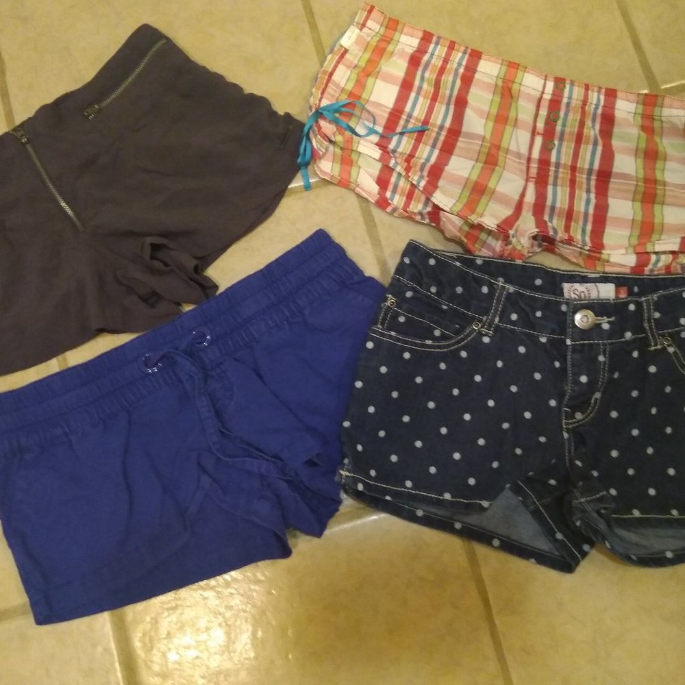 Lot of 4 pairs of shorts size sm/md